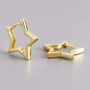 ⭐️Tiny GoldTone Minimalist Style Star Earrings⭐️